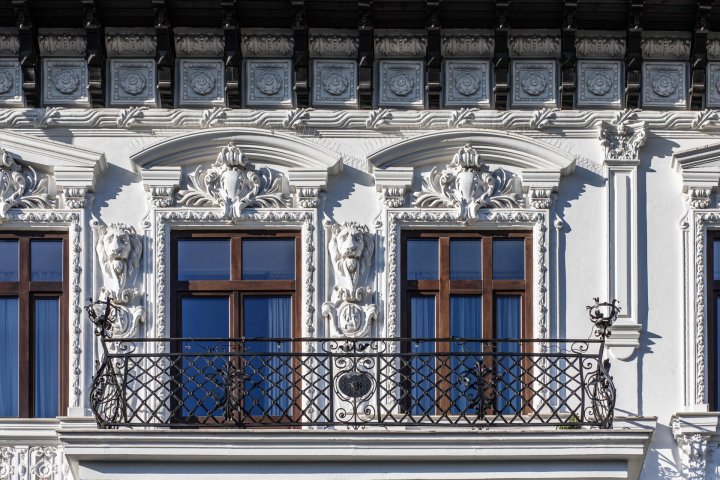 Mihai Neculari si Adrian/Holt - Hotel - Restaurare, recompartimentare, mansardare cladire istorica