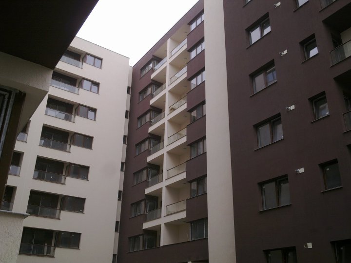 Top Building Corporation - Clădire cu apartamente